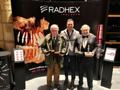 Dr. Marco E. Pasqualini -Dr. Silvano Tramonte- Referentes en la Odontolgia mundial, con Luis Mateos Garnica de visita Stand Radhex
