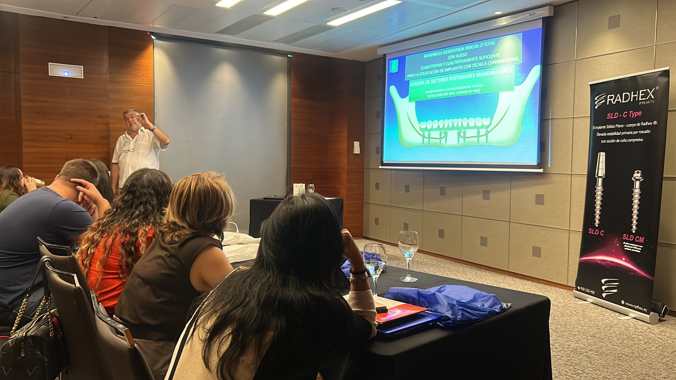 CONFERENCIA - IMPLANTES RADHEX MONOBLOQUE SLD C - SLD CM- Y TALLER PRÁCTICO