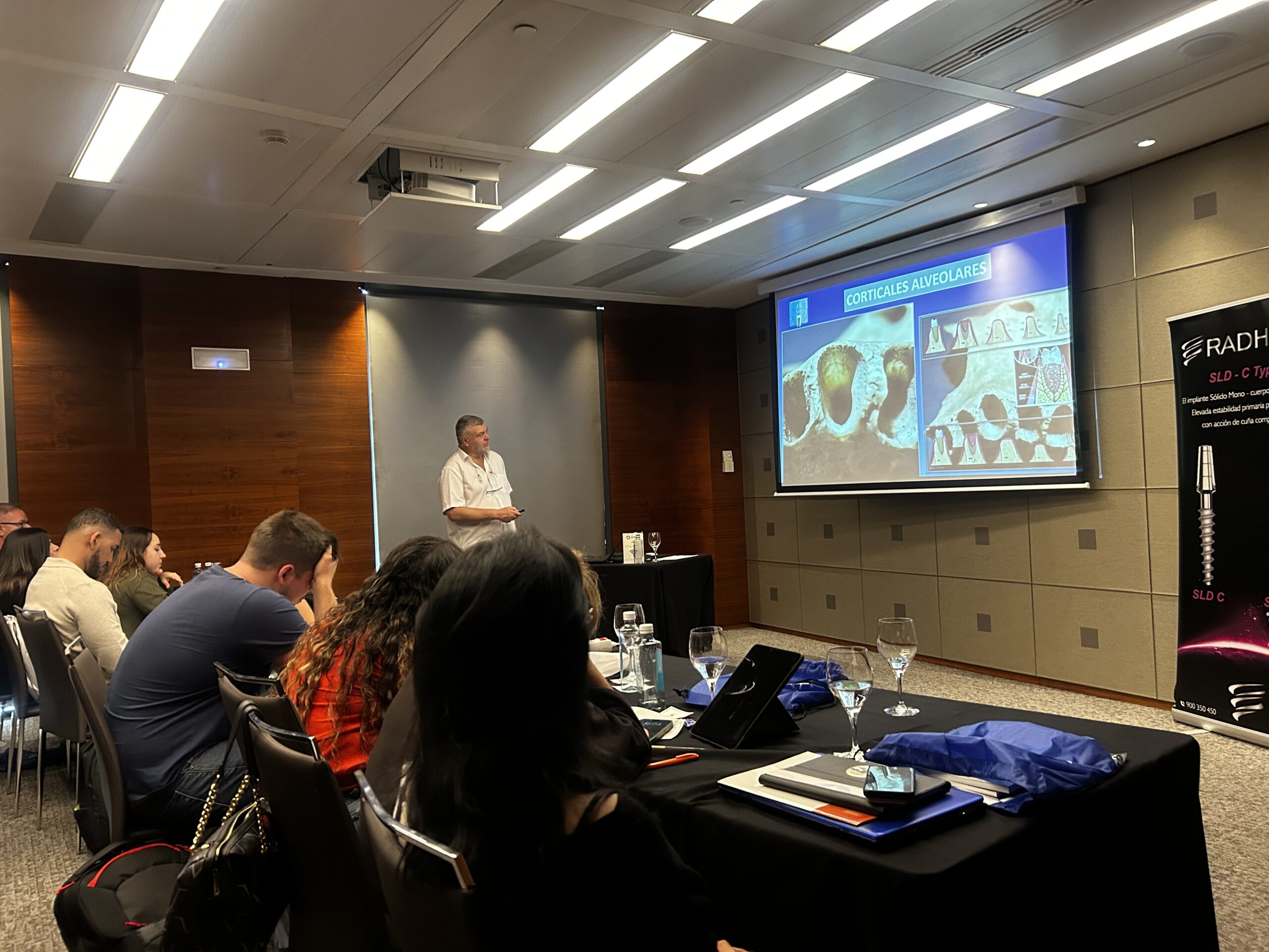 CONFERENCIA - IMPLANTES RADHEX MONOBLOQUE SLD C - SLD CM- Y TALLER PRÁCTICO