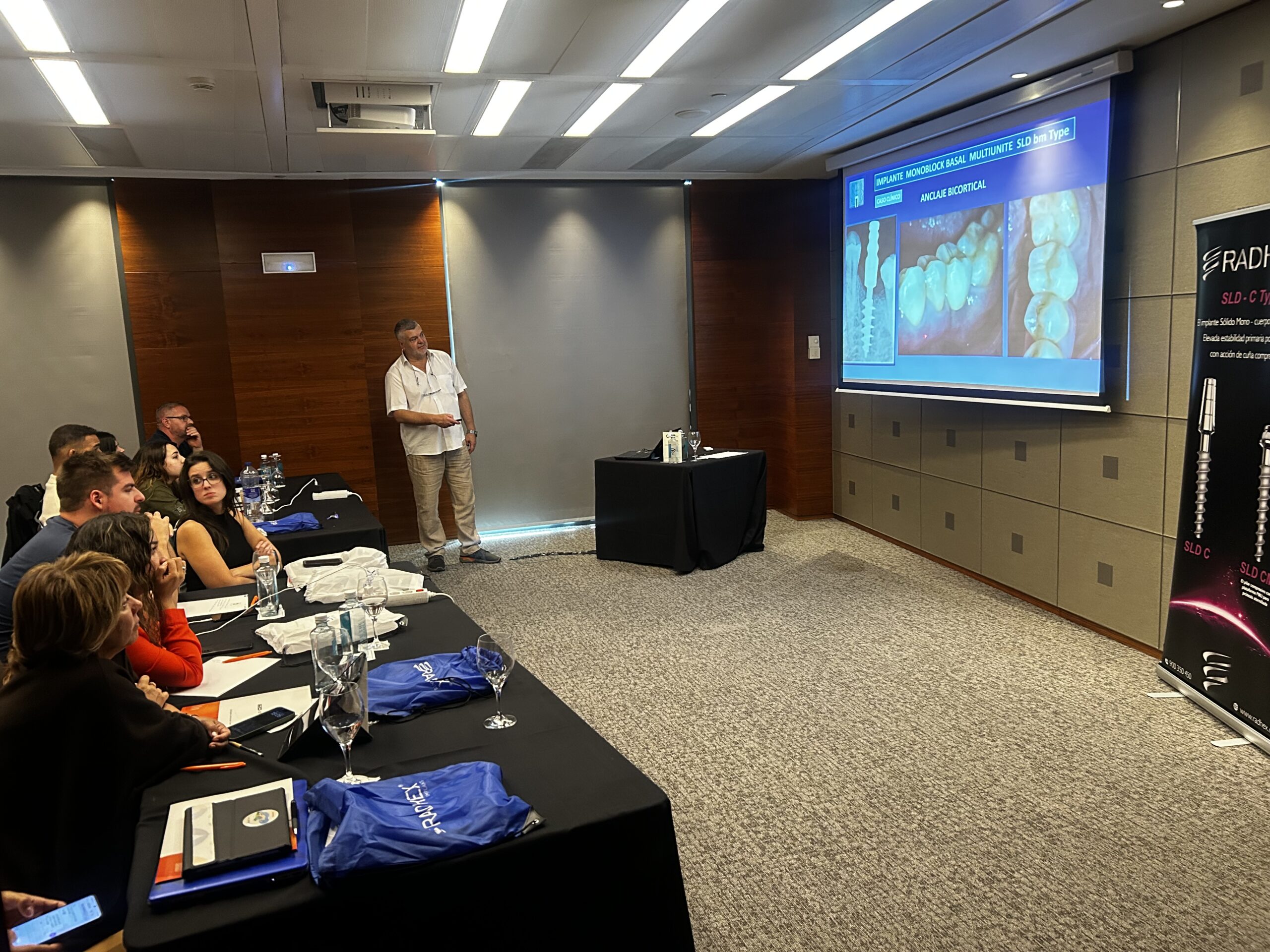 CONFERENCIA - IMPLANTES RADHEX MONOBLOQUE SLD C - SLD CM- Y TALLER PRÁCTICO